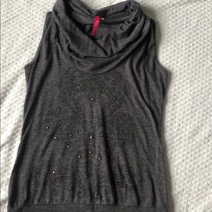 Women sleeveless top